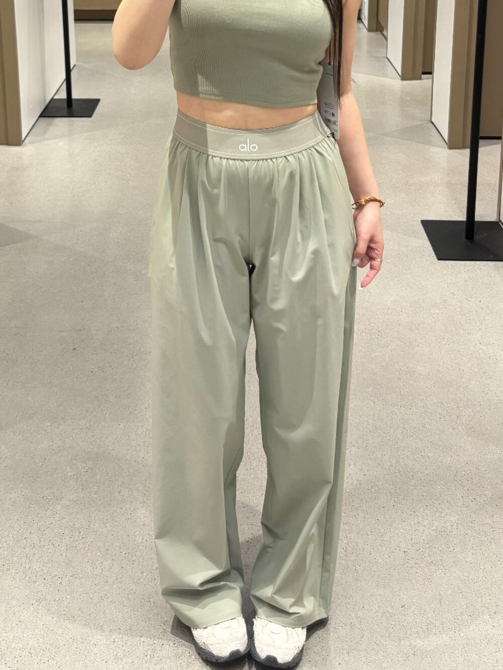 New ALO Yoga Dune Grass Urban Trouser ✨ Suit Up Regular 30" Inseam - Picture 11 of 11